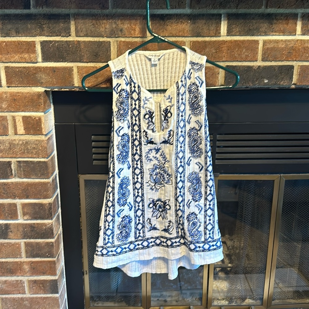 Gorgeous Embroidered Lucky Brand Sleeveless Top